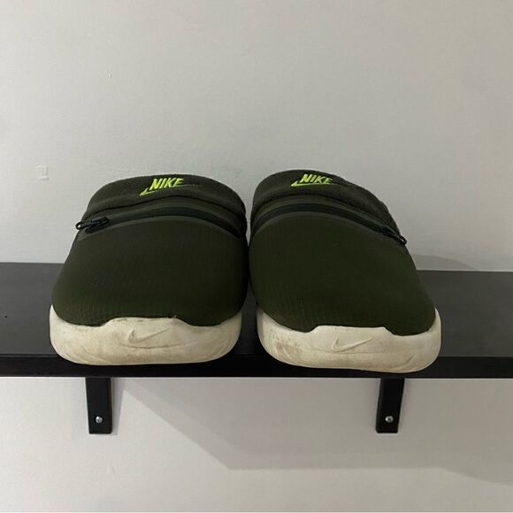 Nike Burrow Cushioned Slippers – Men’s Green Cozy Lounge House Shoes - Picture 2 of 5